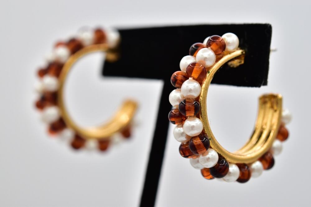 Vintage Gold Tone Hoop Earrings Faux Pearl Amber Beaded Pierced Statement Bin5